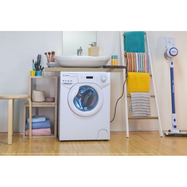 Candy Aqua 1142DE/2-S mini mosógép egy mosdókagyló alá elhelyezve